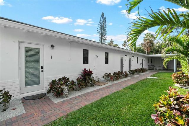 18 Adams Road, Ocean Ridge, FL 33435