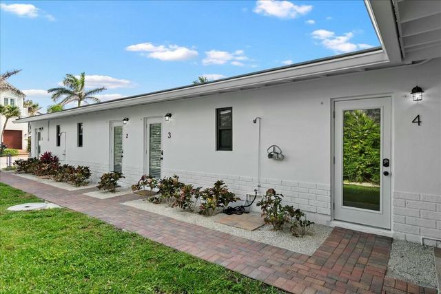 18 Adams Road, Ocean Ridge, FL 33435