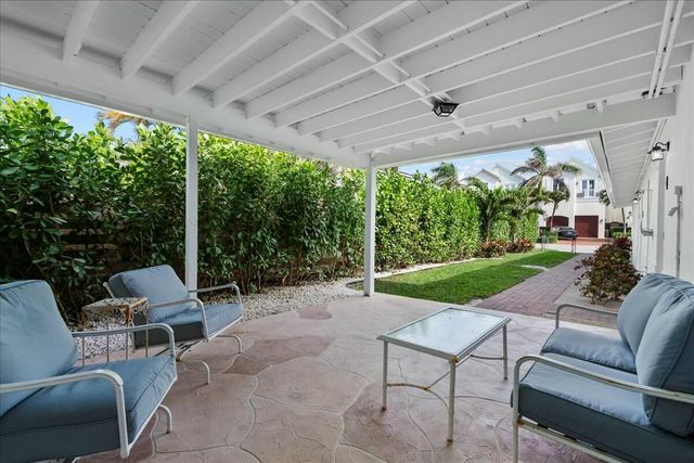 18 Adams Road, Ocean Ridge, FL 33435