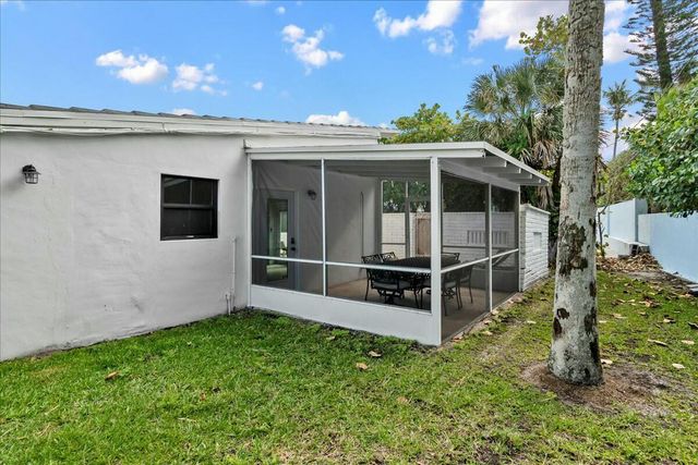 18 Adams Road, Ocean Ridge, FL 33435