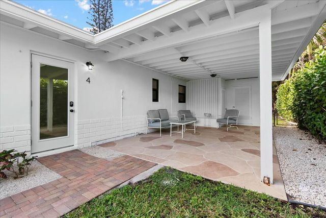 18 Adams Road, Ocean Ridge, FL 33435