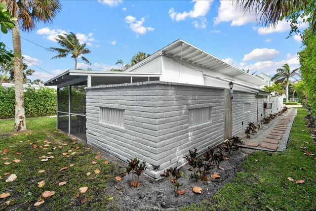 18 Adams Road, Ocean Ridge, FL 33435