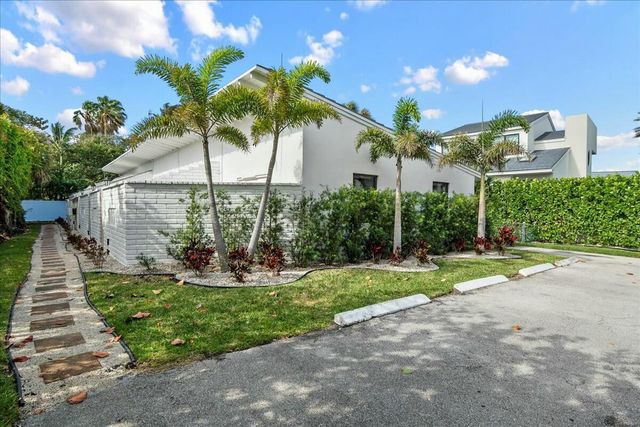 18 Adams Road, Ocean Ridge, FL 33435