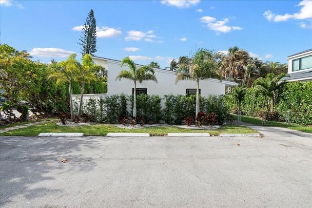 18 Adams Road, Ocean Ridge, FL 33435