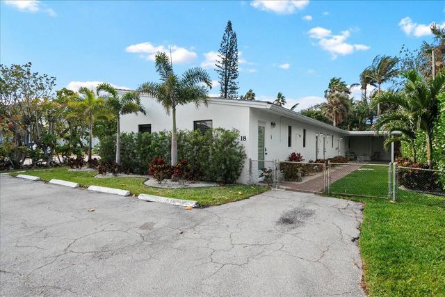 18 Adams Road, Ocean Ridge, FL 33435