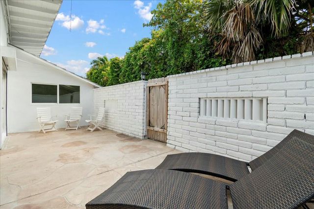 18 Adams Road, Ocean Ridge, FL 33435
