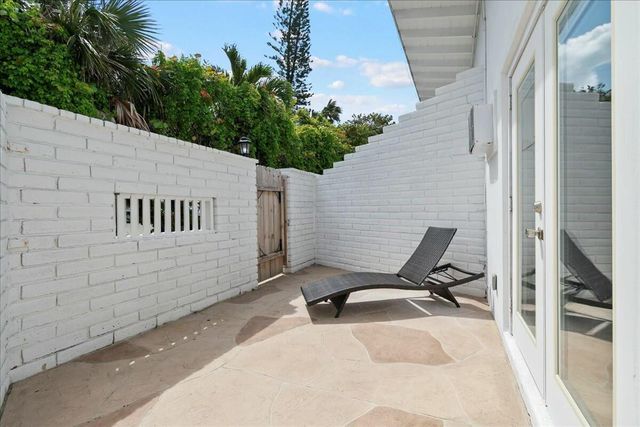 18 Adams Road, Ocean Ridge, FL 33435