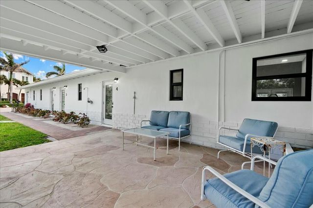 18 Adams Road, Ocean Ridge, FL 33435