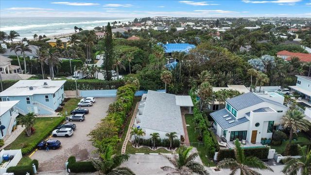 18 Adams Road, Ocean Ridge, FL 33435