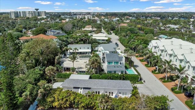 18 Adams Road, Ocean Ridge, FL 33435