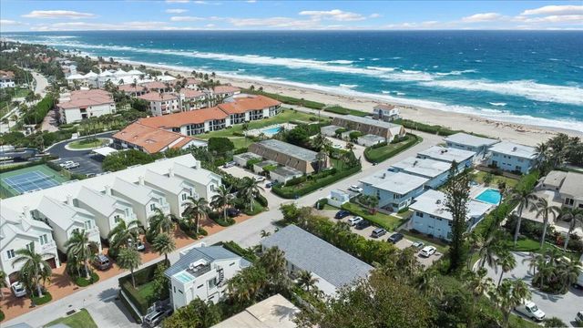 18 Adams Road, Ocean Ridge, FL 33435