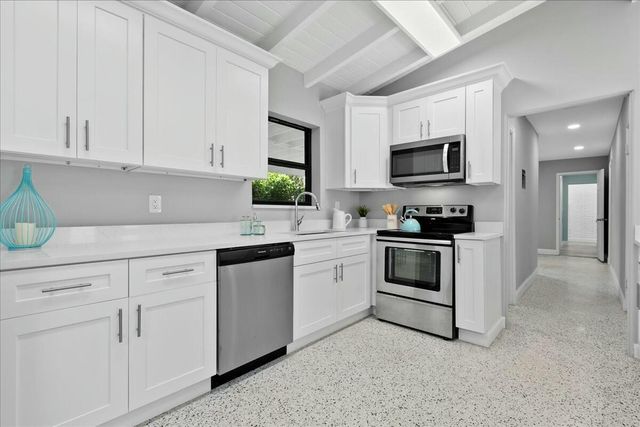 18 Adams Road, Ocean Ridge, FL 33435