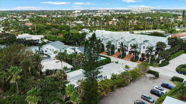 18 Adams Road, Ocean Ridge, FL 33435