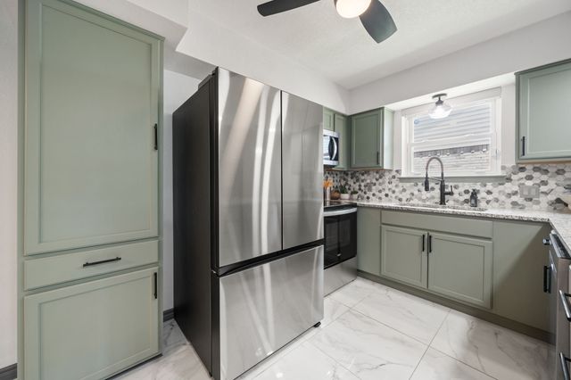 1711 Briar Meadow Drive, Arlington, TX 76014