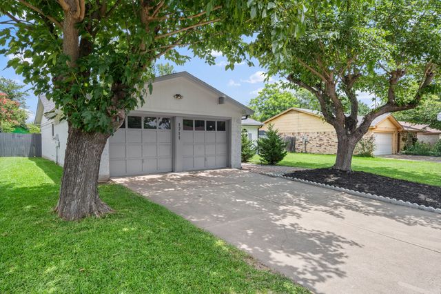 1711 Briar Meadow Drive, Arlington, TX 76014