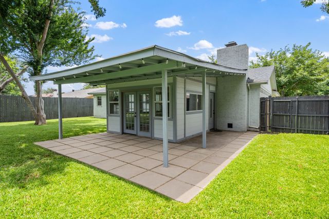 1711 Briar Meadow Drive, Arlington, TX 76014