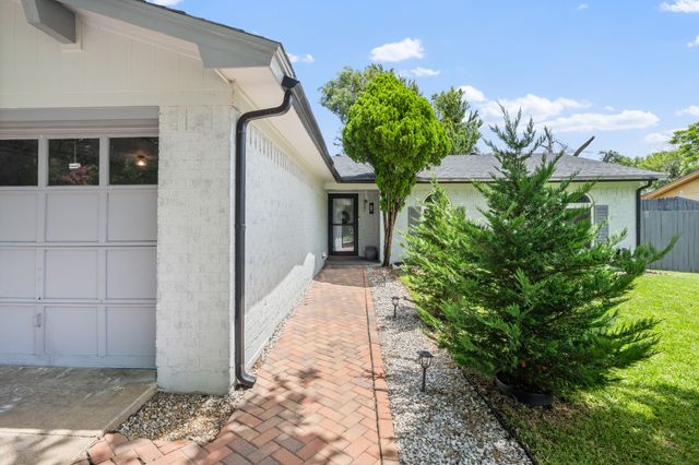 1711 Briar Meadow Drive, Arlington, TX 76014