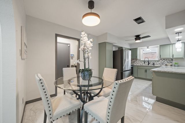 1711 Briar Meadow Drive, Arlington, TX 76014