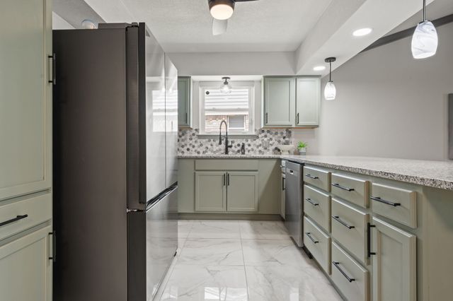 1711 Briar Meadow Drive, Arlington, TX 76014