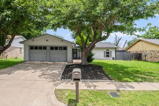 1711 Briar Meadow Drive, Arlington, TX 76014