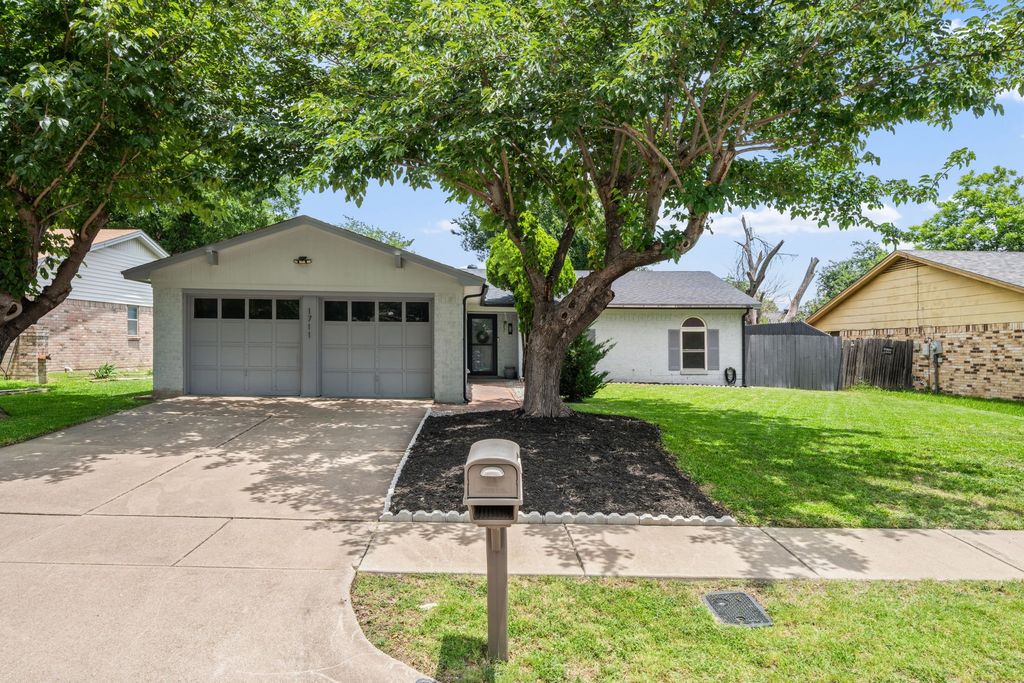 1711 Briar Meadow Drive, Arlington, TX 76014