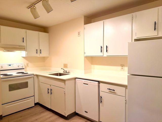 573 Broad St 325, Weymouth, MA 02189