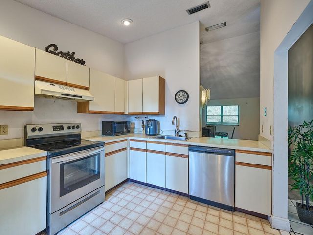 498 Iron Forge Ct Court, Royal Palm Beach, FL 33411