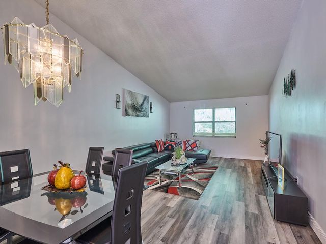 498 Iron Forge Ct Court, Royal Palm Beach, FL 33411