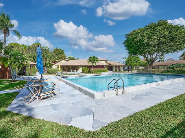 498 Iron Forge Ct Court, Royal Palm Beach, FL 33411