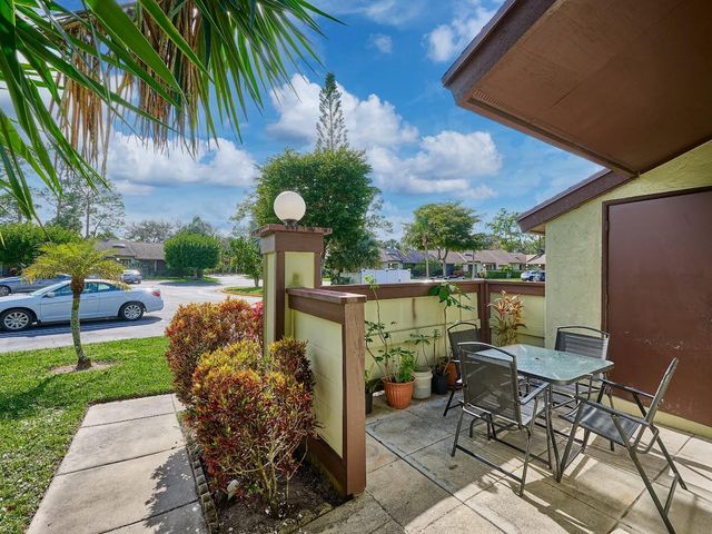 498 Iron Forge Ct Court, Royal Palm Beach, FL 33411