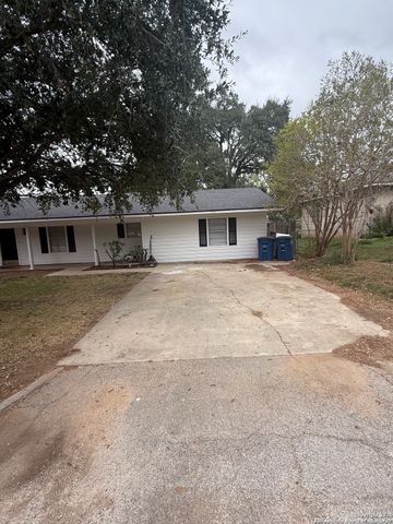 1410 F, Floresville, TX 78114