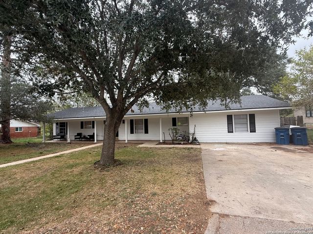1410 F, Floresville, TX 78114