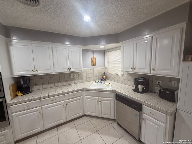 1410 F, Floresville, TX 78114