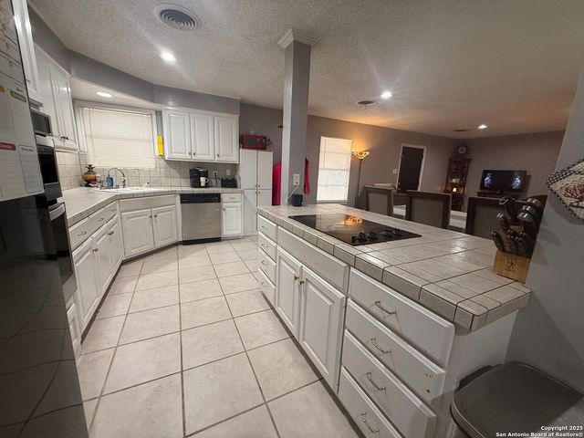 1410 F, Floresville, TX 78114