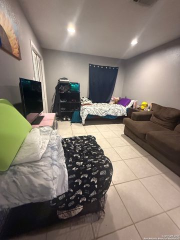 1410 F, Floresville, TX 78114