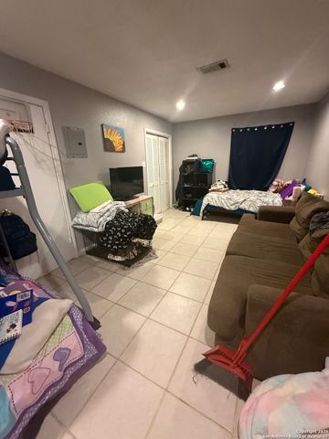 1410 F, Floresville, TX 78114