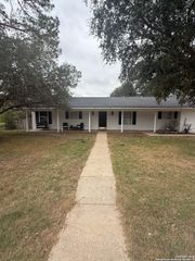 1410 F, Floresville, TX 78114