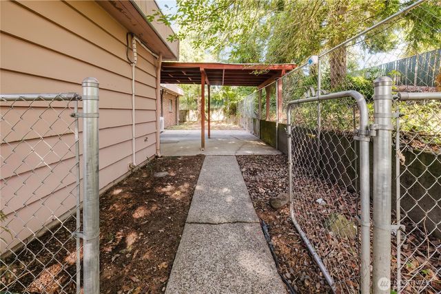 2162 Harding Avenue SE, Port Orchard, WA 98366