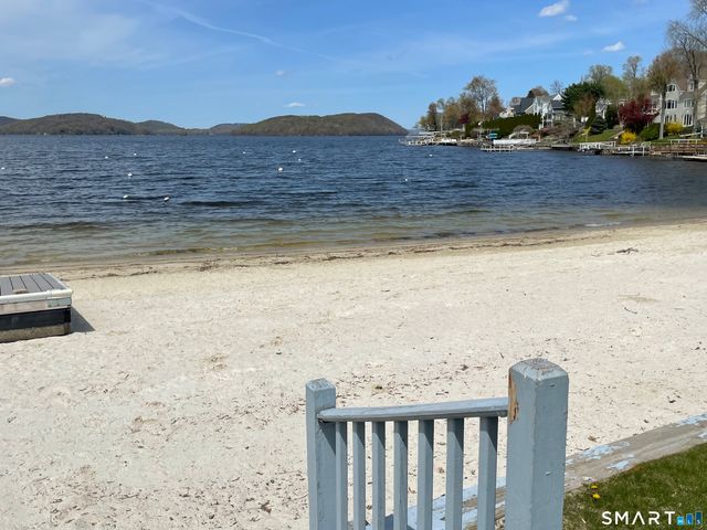 34 Skyline Drive, Brookfield, CT 06804