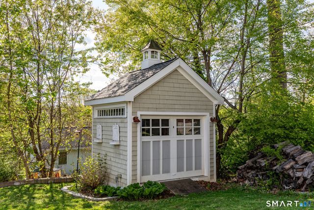 34 Skyline Drive, Brookfield, CT 06804