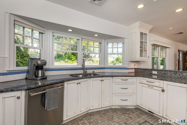 34 Skyline Drive, Brookfield, CT 06804