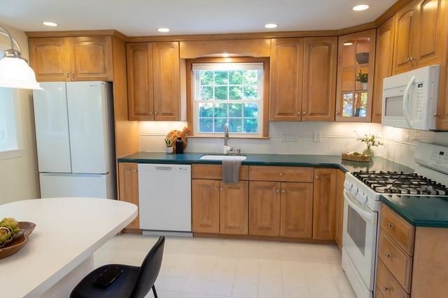 7 West Ferdinand St, Stoneham, MA 02180