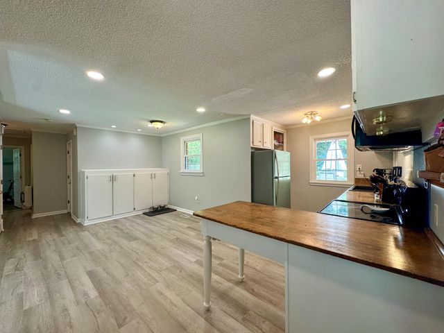 2193 Lakeshore Drive, Manning, SC 29102