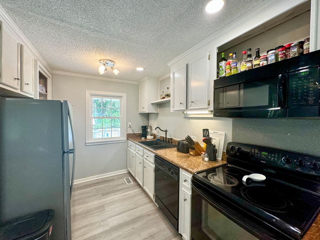 2193 Lakeshore Drive, Manning, SC 29102