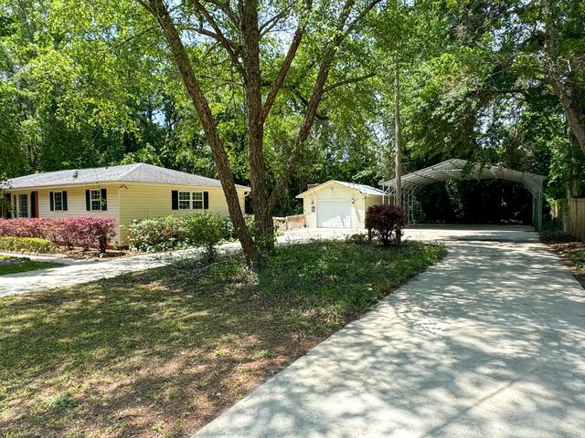 2193 Lakeshore Drive, Manning, SC 29102