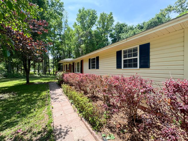 2193 Lakeshore Drive, Manning, SC 29102