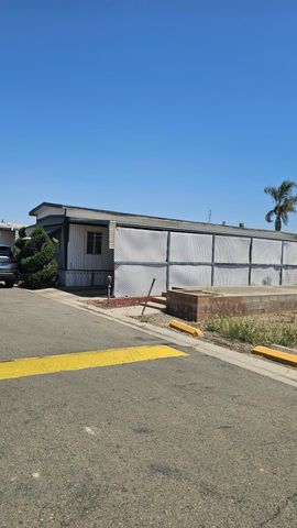 690 W Hermosa Street 20, Lindsay, CA 93247