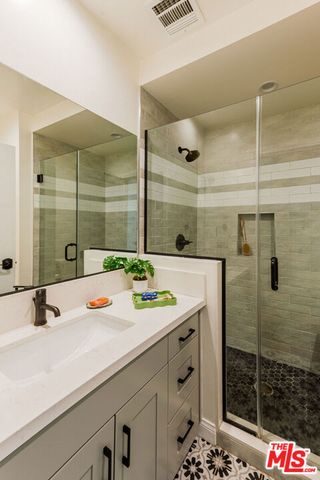 388 S Los Robles Avenue 206, Pasadena, CA 91101