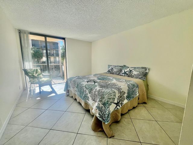 3590 Blue Lake Drive 304, Pompano Beach, FL 33064