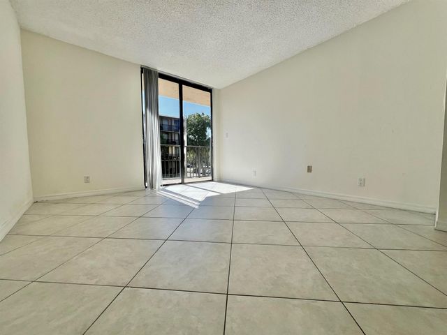 3590 Blue Lake Drive 304, Pompano Beach, FL 33064